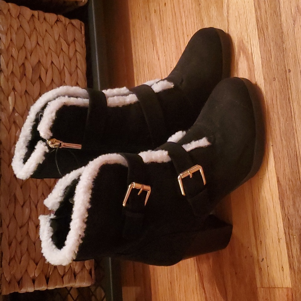Black booties with white lining